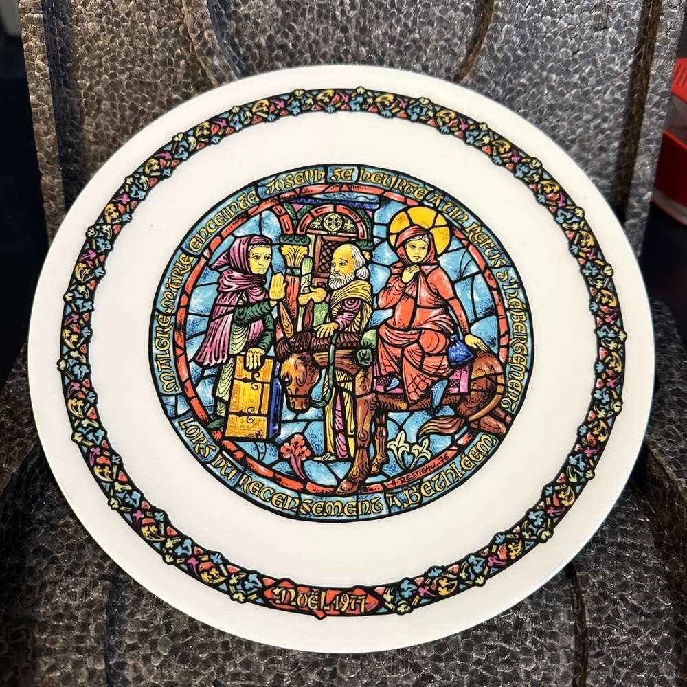 Noël Viral: “No Room at the End” by Rio – Third Issue Porcelain Plate | Limited